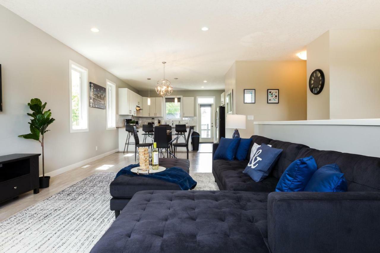 Executive Home - Long Stays Welcome - Garage Parking - Free Wifi & Netflix Edmonton Exterior foto